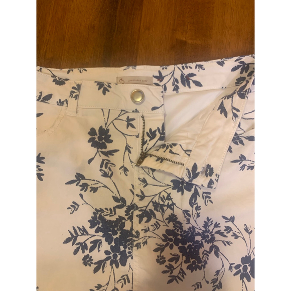 Cato Mini Skirt 4 White with Blue Floral Pockets - Picture 3 of 7